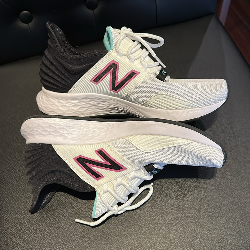 New Balance fresh foam ROAV size 7.5 - Picture 2 of 10